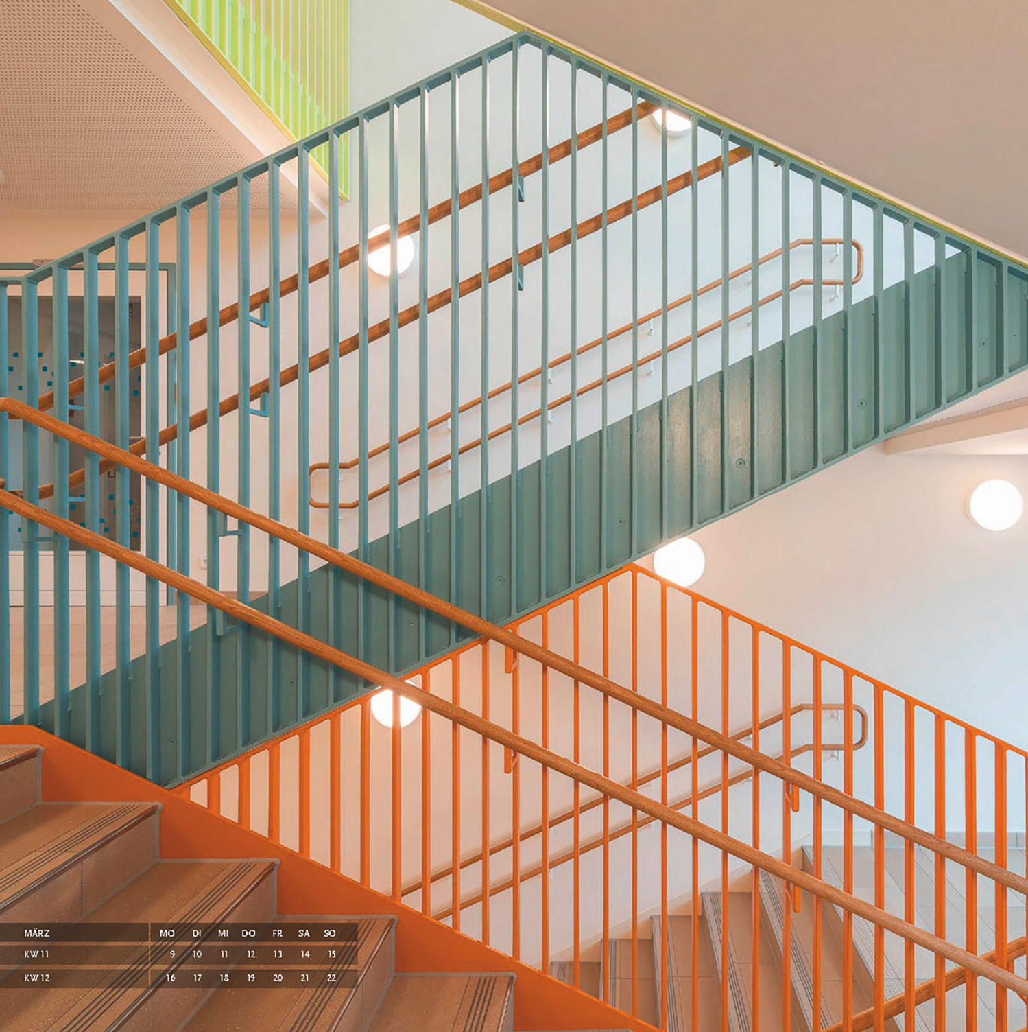 Sanierung Kindertagesstätte Plattenbau Dresden – Architekturkalender 2026 Treppendetail Kita An der Elbaue mit farbenfroher Gestaltung