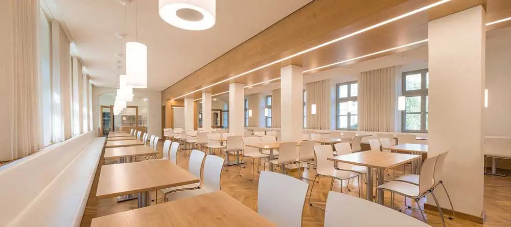 Verwatungsbau mit Mitarbeiterestaurant - Umbau und Sanierung