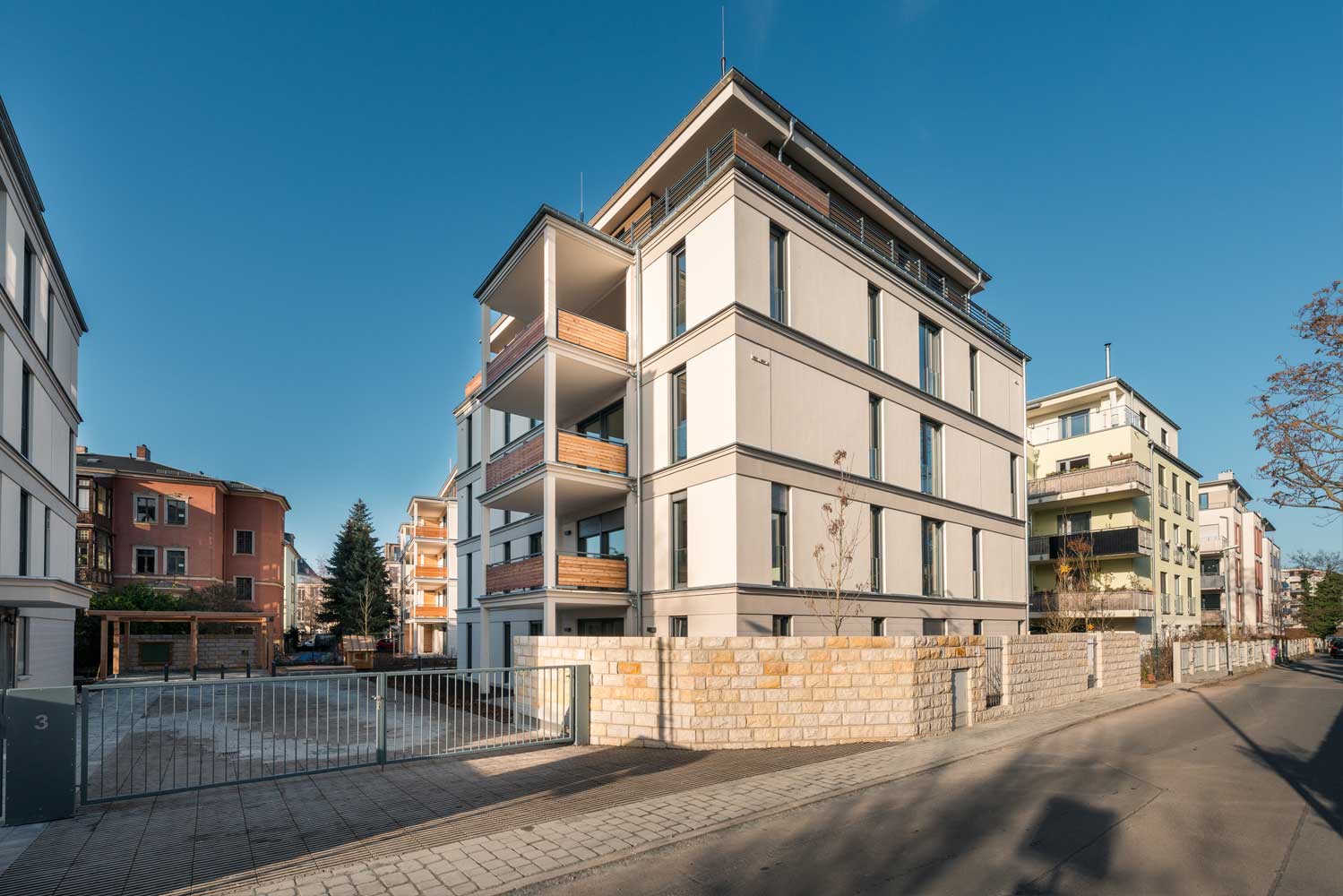 Außenaufnahme Mehrfamilienhaus - Wohnungsbau Dresden